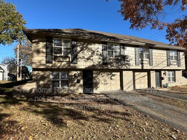 10906 W 95th St in Overland Park, KS - Building Photo - Building Photo