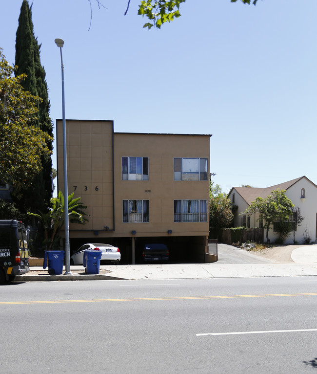 736 S Wilton Pl in Los Angeles, CA - Building Photo - Building Photo