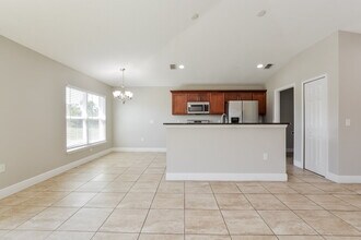 42 Magnolia Ln in Poinciana, FL - Building Photo - Building Photo