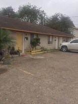 1013 E Tom Landry St in Mission, TX - Building Photo