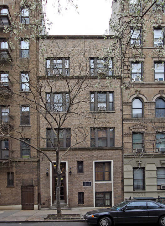 330 East 52nd Street in New York, NY - Foto de edificio