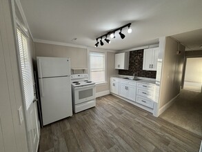 127 Legris Ave, Unit Apt#42ndFloor in West Warwick, RI - Foto de edificio - Building Photo