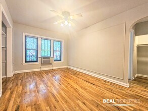 837 W Wolfram St in Chicago, IL - Building Photo - Building Photo
