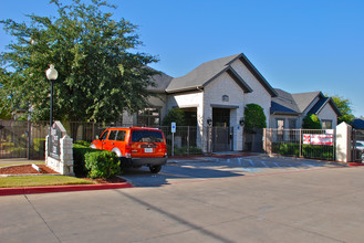 Reese Court Villas in Dallas, TX - Foto de edificio - Building Photo