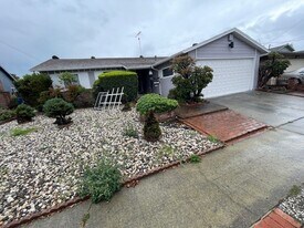 466 MacKenzie Pl in Hayward, CA - Building Photo