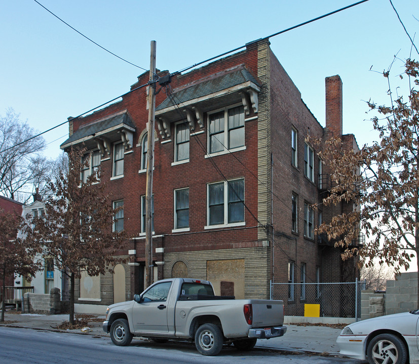 2453 W McMicken Ave in Cincinnati, OH - Building Photo