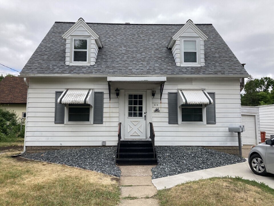412 Putnam Dr in Eau Claire, WI - Foto de edificio