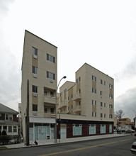 150-01 Northern Blvd in Flushing, NY - Building Photo - Building Photo