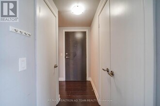 125 Village Green Square in Toronto, ON - Building Photo - Building Photo