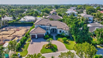 606 Binnacle Dr in Naples, FL - Foto de edificio - Building Photo