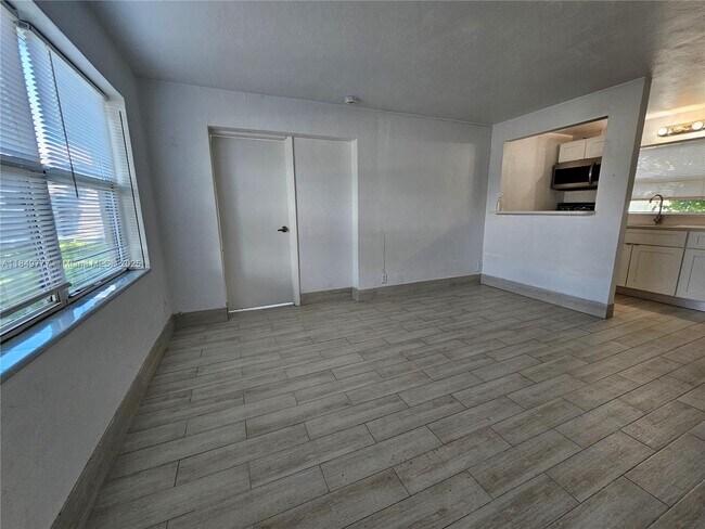 26 SE 13th Terrace in Dania Beach, FL - Building Photo - Building Photo
