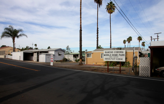 Rancho Corona Mobilehome Park in Corona, CA - Foto de edificio - Building Photo