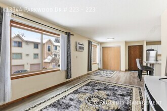 13344 Parkwood Dr in Burnsville, MN - Building Photo - Building Photo
