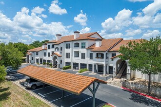 Mesa Verde in Austin, TX - Foto de edificio - Building Photo