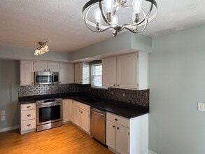 9 Adkins Ct in Huntington, WV - Building Photo - Building Photo