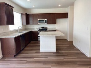 2241 Milky Way Cir in Roseville, CA - Building Photo - Building Photo