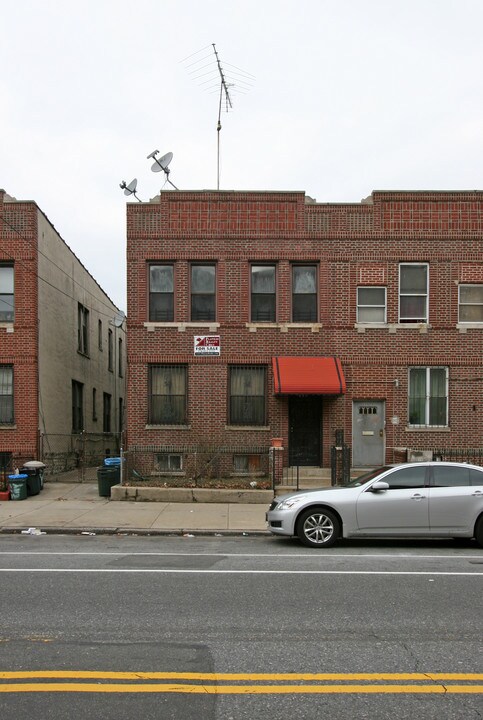 655 E New York Ave in Brooklyn, NY - Building Photo