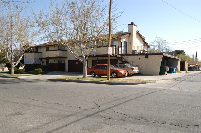 44758 Stanridge Ave in Lancaster, CA - Building Photo - Building Photo