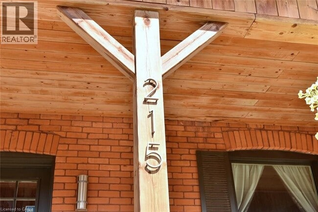 215 Rosslyn Ave N in Hamilton, ON - Building Photo - Building Photo