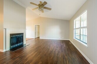 3500 Roundwood Forest Dr, Unit 1405 in Nashville, TN - Foto de edificio - Building Photo