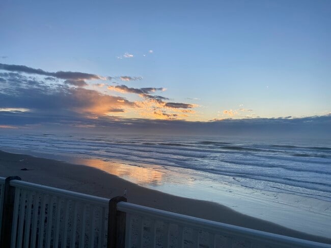 257 SW Ebb Ave in Lincoln City, OR - Foto de edificio - Building Photo