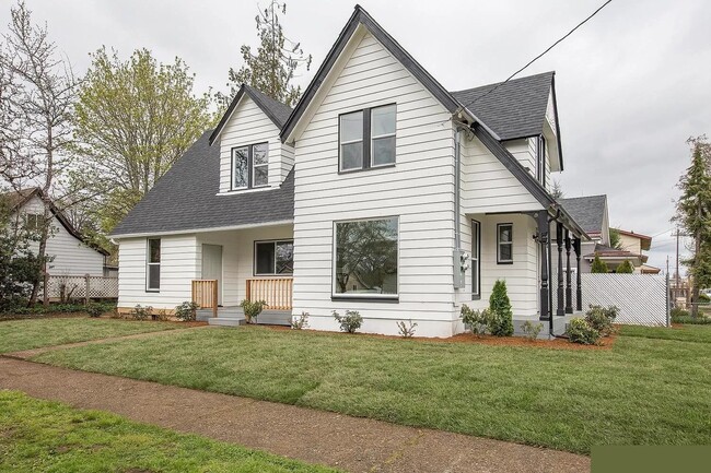 property at 180 SE Ash St