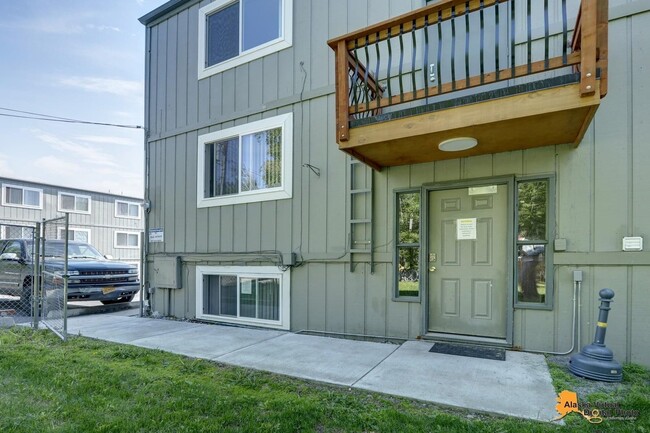 5205 E 26th Ave, Unit 1 in Anchorage, AK - Foto de edificio - Building Photo