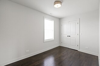 3124 N California Ave, Unit 2F in Chicago, IL - Building Photo - Building Photo