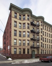 11 N East St in Holyoke, MA - Foto de edificio - Building Photo