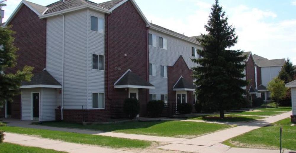 Waterford Townhomes in Oakdale, MN - Building Photo