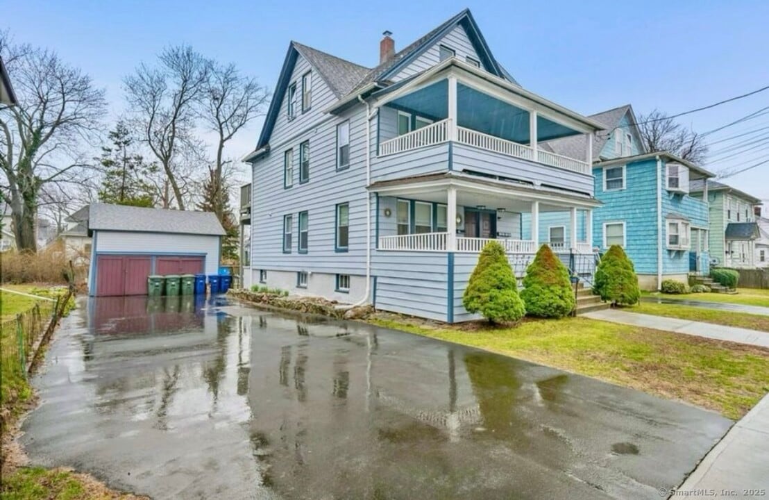 115 Harborview Ave in Bridgeport, CT - Building Photo