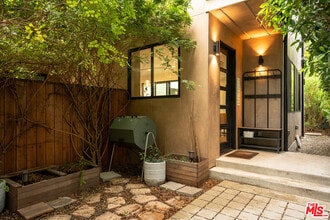 4118 Higuera St in Culver City, CA - Building Photo - Building Photo