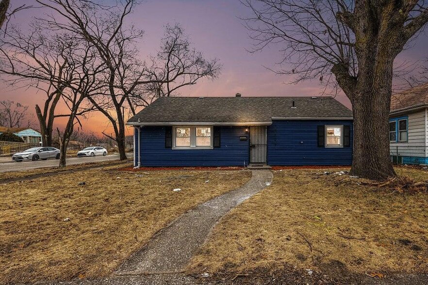 5207 W 4th Pl in Gary, IN - Building Photo