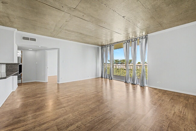 property at 207 W Clarendon Ave