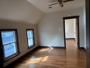 114 Oak St, Unit 3 in Hudson Falls, NY - Foto de edificio - Building Photo