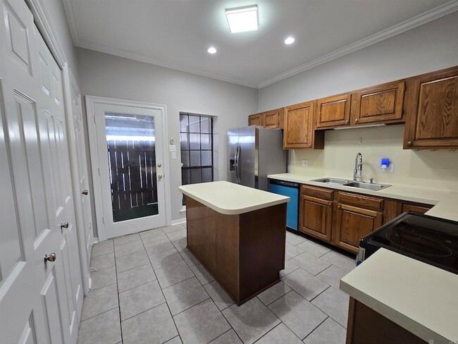 225 Ocean Dr, Unit 1401 in Baton Rouge, LA - Building Photo - Building Photo