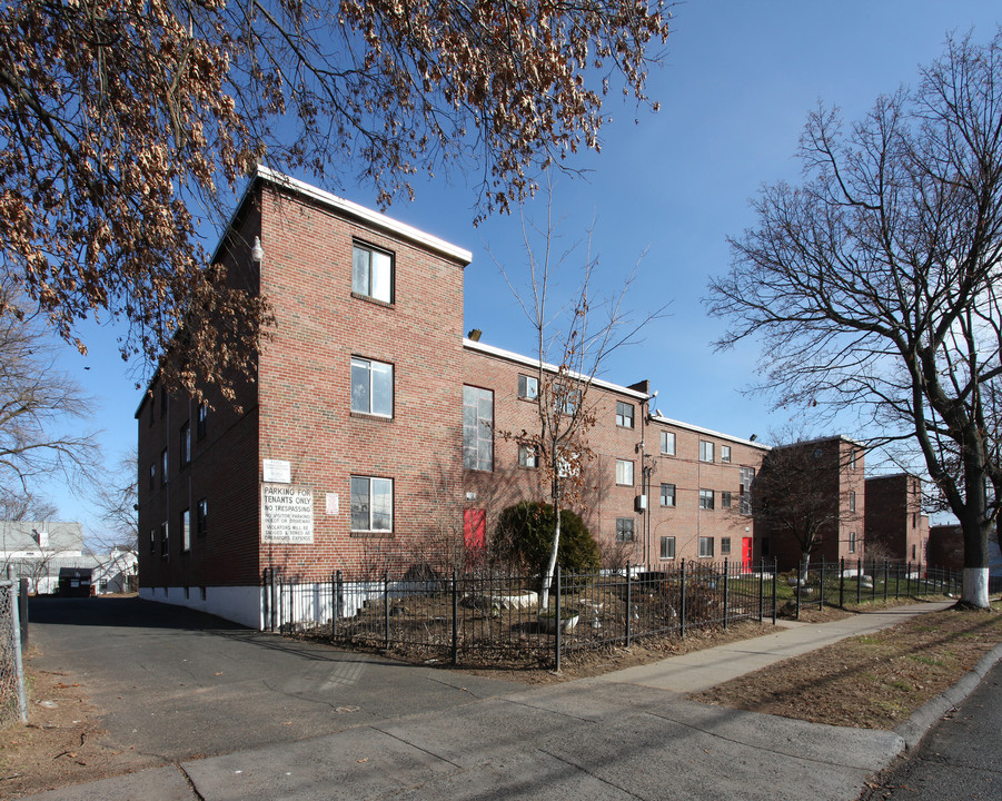 150-180 Earle St in Hartford, CT - Building Photo