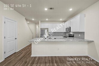 105 SE 4th St in Bonham, TX - Building Photo - Building Photo