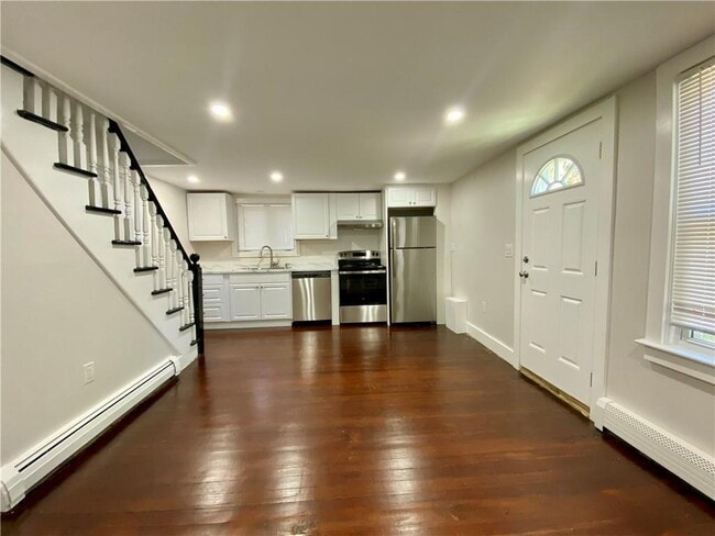 14 S Baptist St in Newport, RI - Building Photo - Building Photo