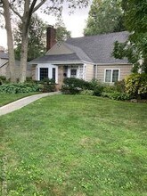 41 Woodbine Rd in Roslyn Heights, NY - Building Photo - Building Photo