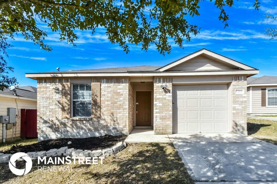 11215 Pecan Canyon in San Antonio, TX - Building Photo