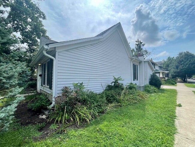 200 E 2nd St in Bloomington, IN - Foto de edificio - Building Photo