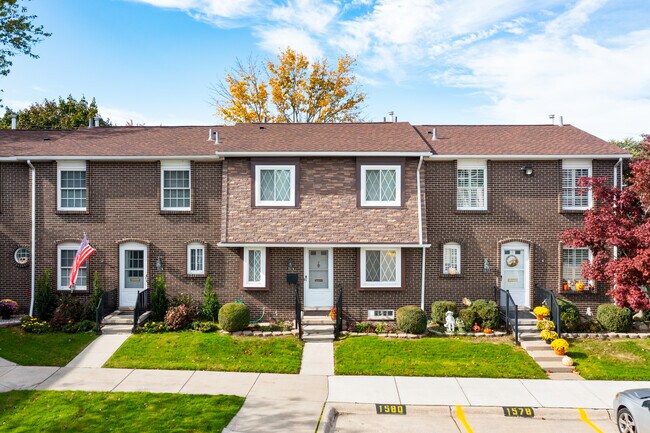 Bretton Village Co-Op in Trenton, MI - Foto de edificio - Building Photo