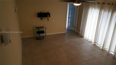 8137 S Coral Cir in North Lauderdale, FL - Building Photo - Building Photo