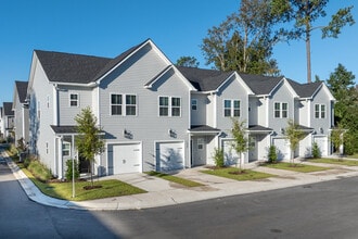 Townes at Park Place in Wilmington, NC - Building Photo - Building Photo