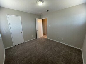 1113 Ramona Cir in Las Vegas, NV - Building Photo - Building Photo