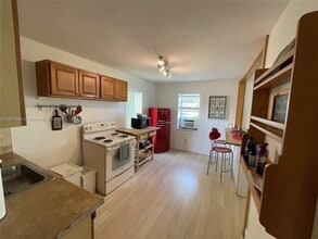 769 NW 10th St in Miami, FL - Building Photo - Building Photo