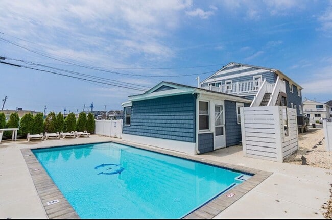 property at 9 28th St E