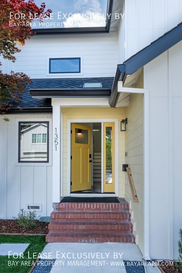 1351 Arroyo Ave in San Carlos, CA - Building Photo - Building Photo