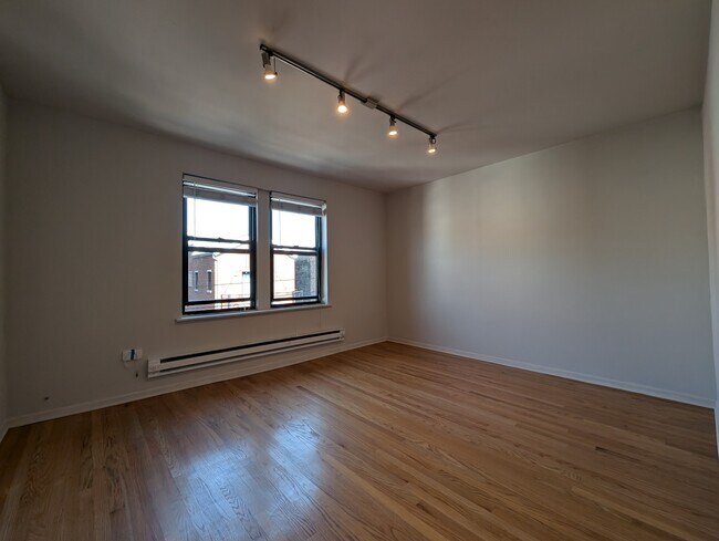 2832 W Palmer St, Unit 308 in Chicago, IL - Building Photo - Building Photo